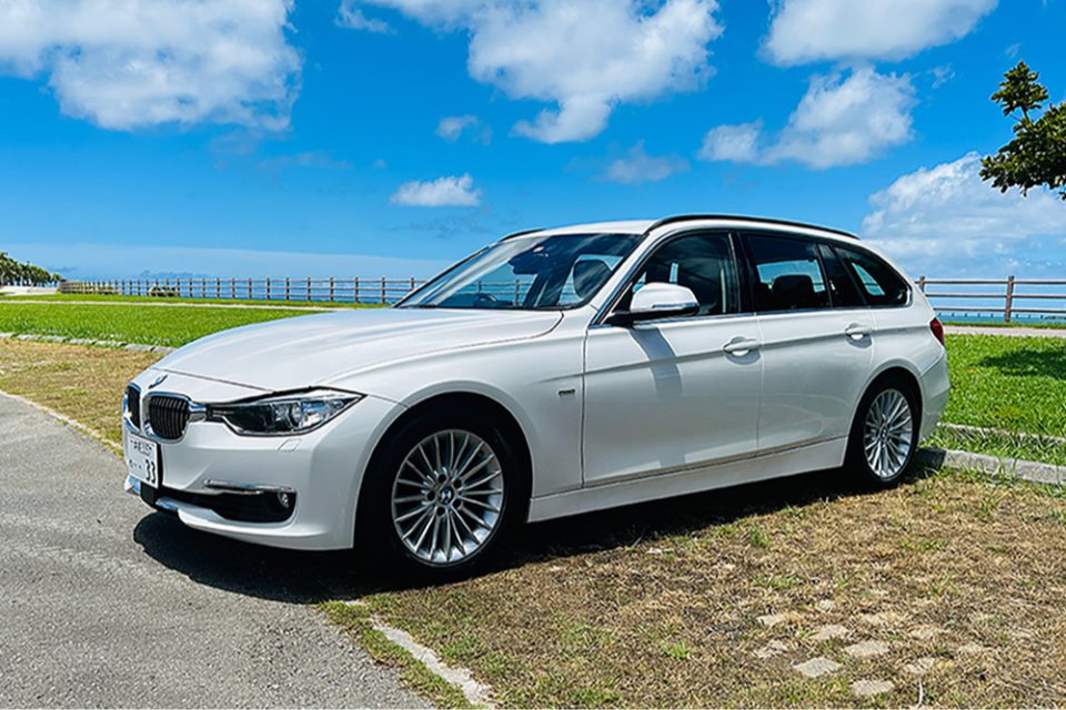 BMW 320i Touring Luxury Wagon