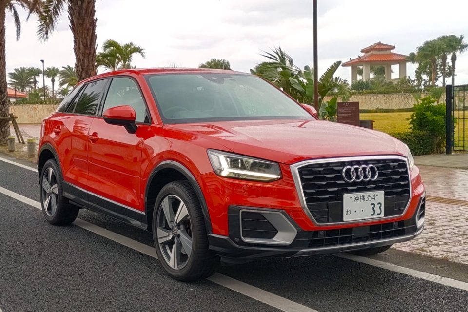 アウディ Q2 30 TFSI sport コーラルオレンジ